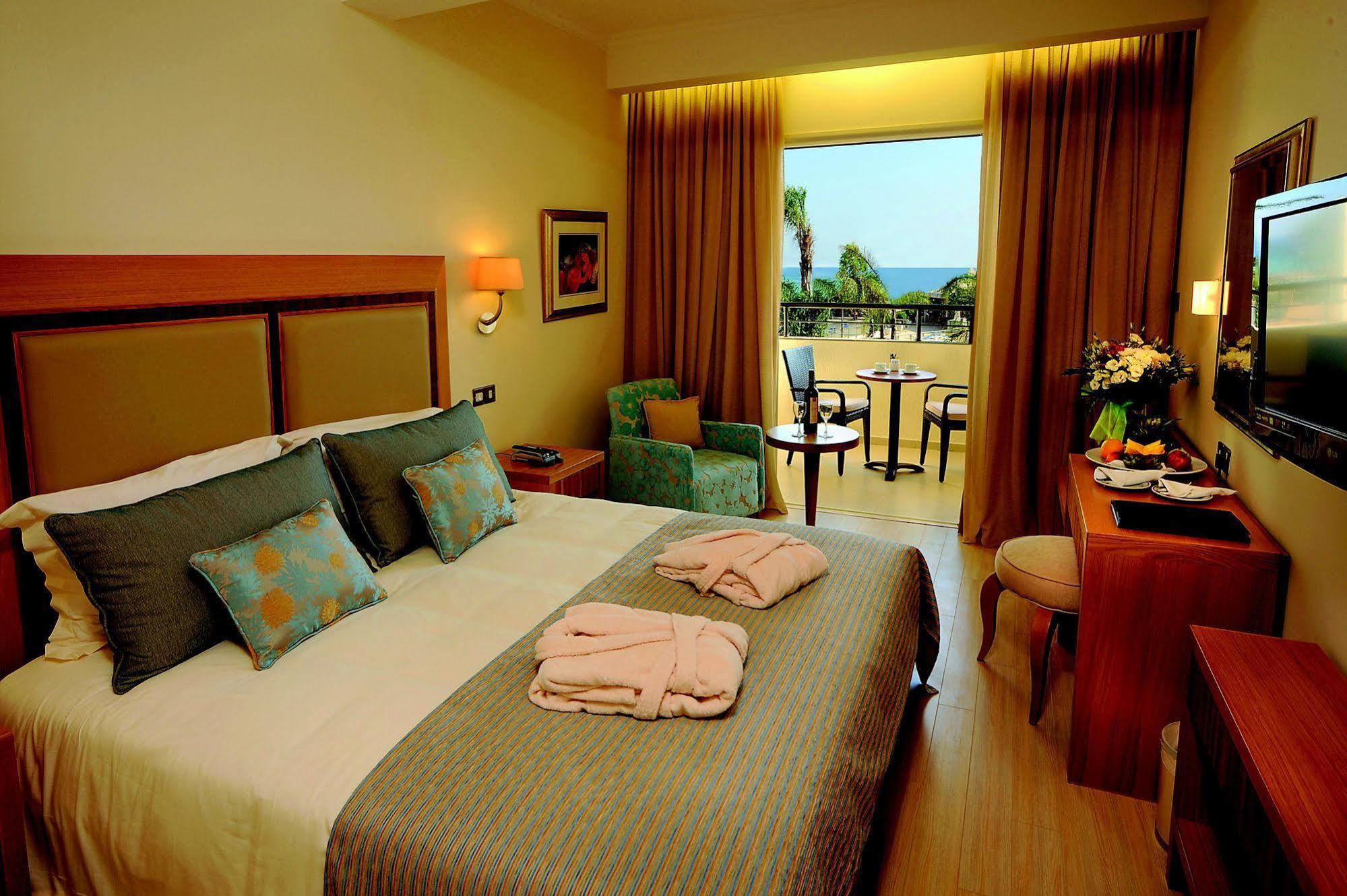 Olympic Bay Adults Only Hotel Agia Napa Buitenkant foto